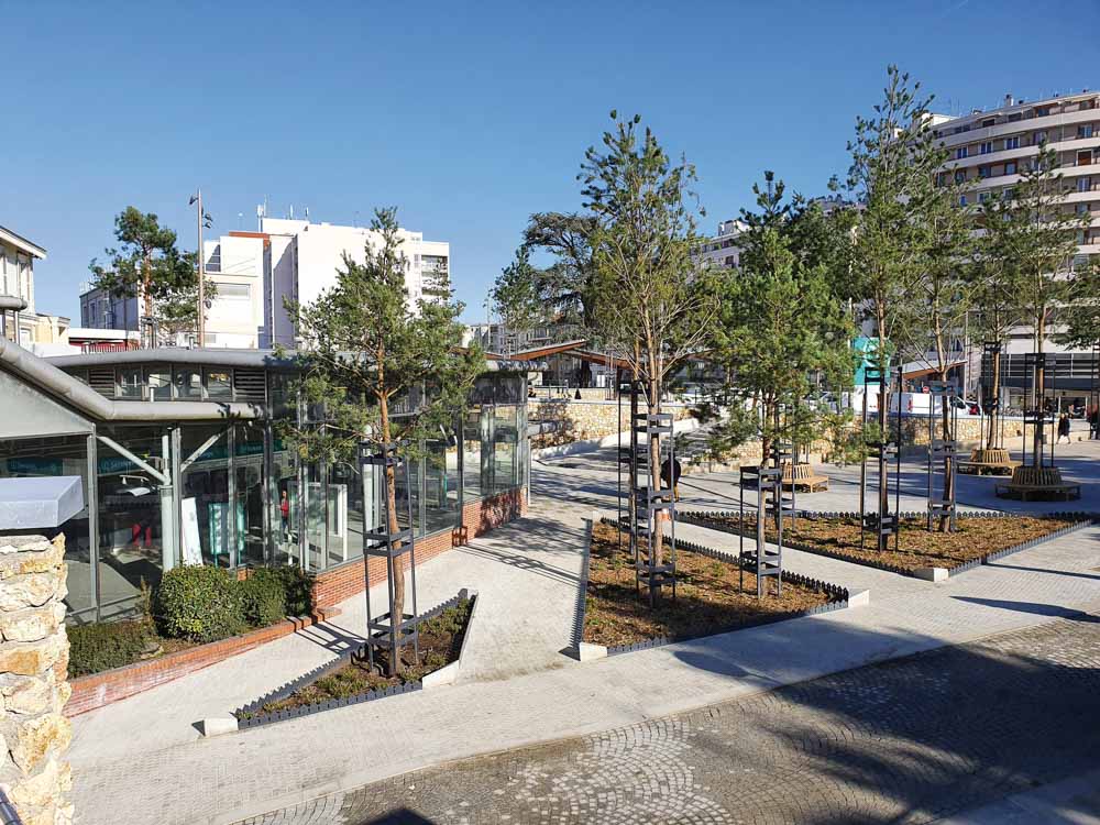 Place de la gare de Bourg-la-Reine