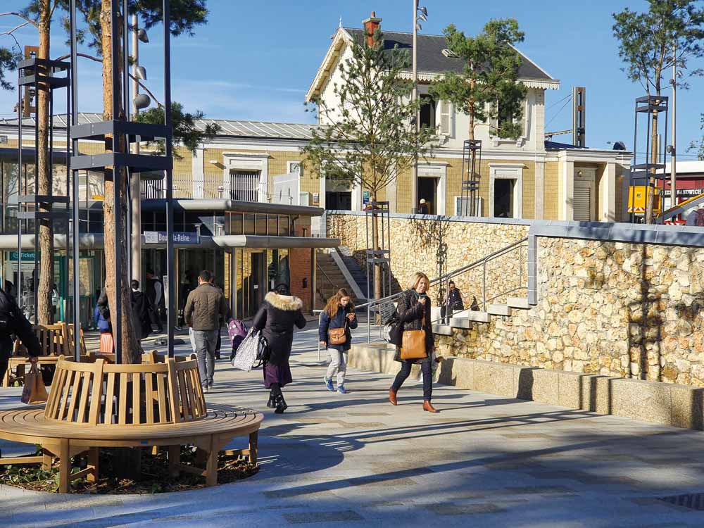 Place de la gare de Bourg-la-Reine