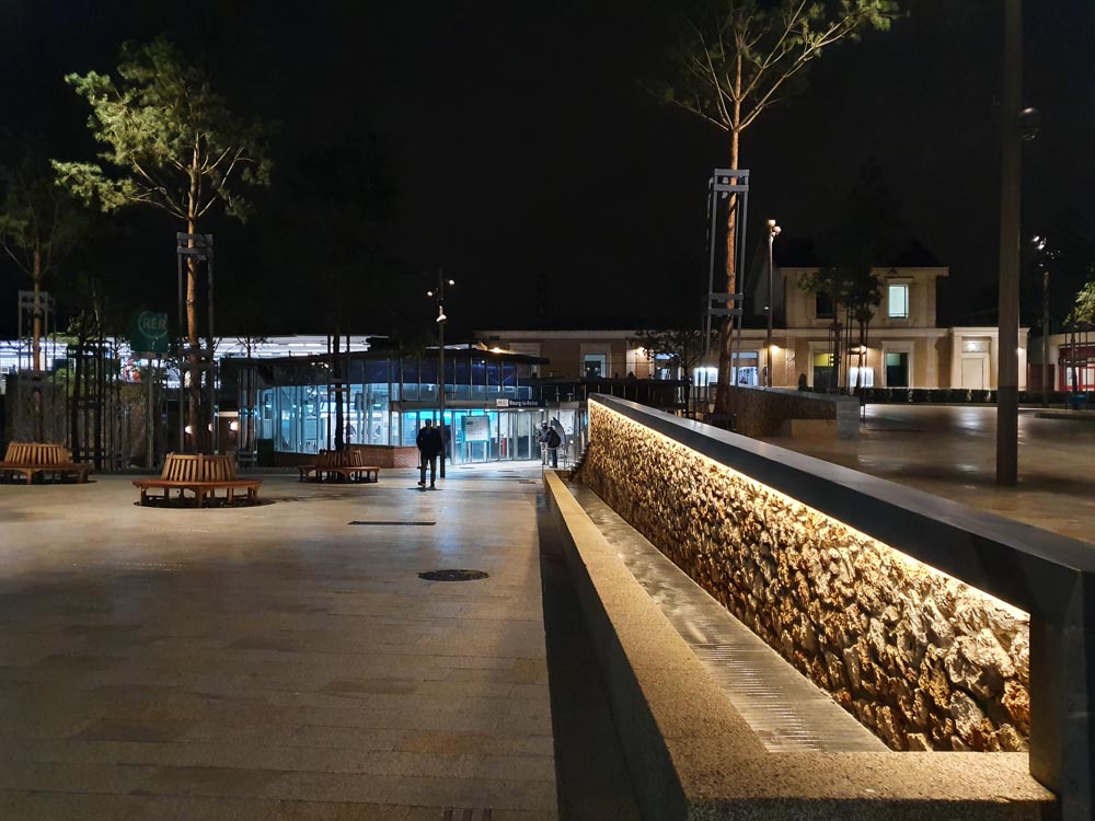 Place de la gare de Bourg-la-Reine