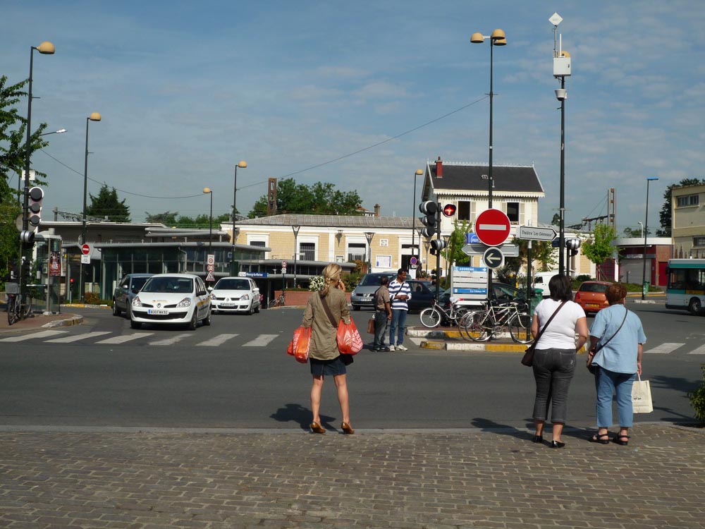 Place de la gare de Bourg-la-Reine