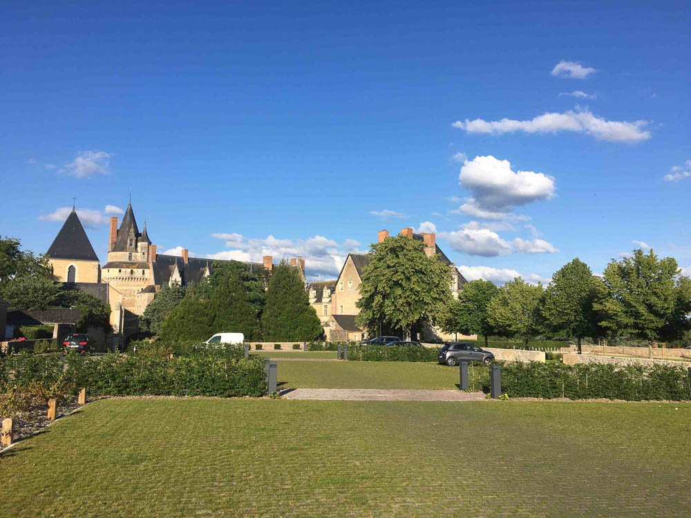 Place des terrasses à Durtal