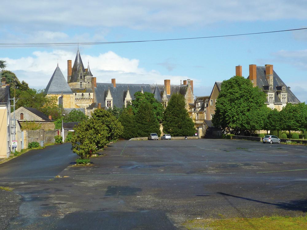 Place des terrasses à Durtal