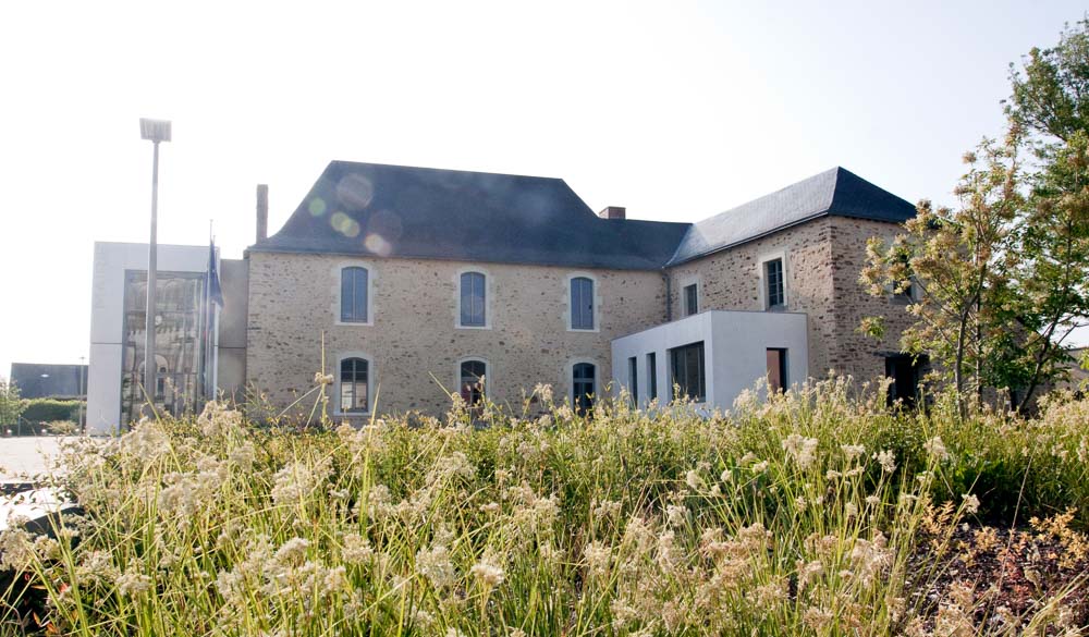 Loiron mairie et centre bourg